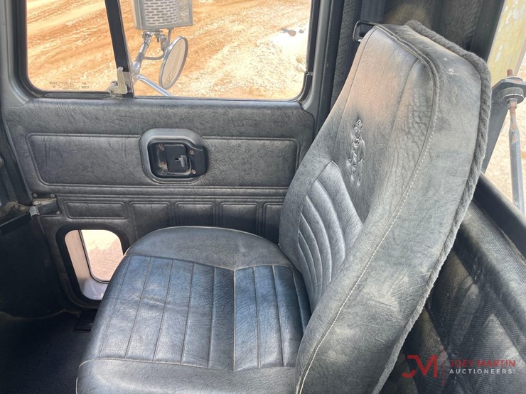 1999-mack-ch613-day-cab-truck-tractor-image-23