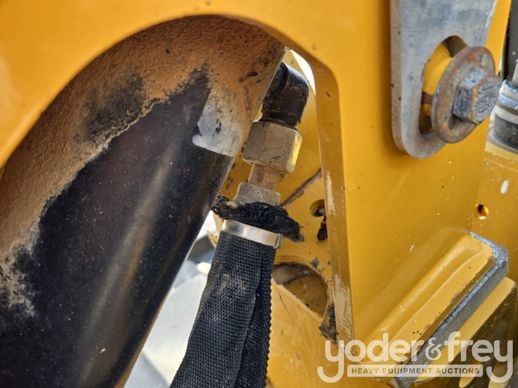 2023-caterpillar-259d3-image-24