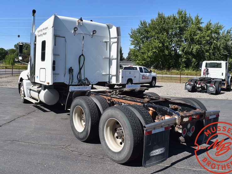 2006-freightliner-columbia-120-image-5