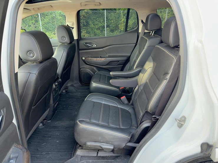 2022-gmc-acadia-denali-image-16