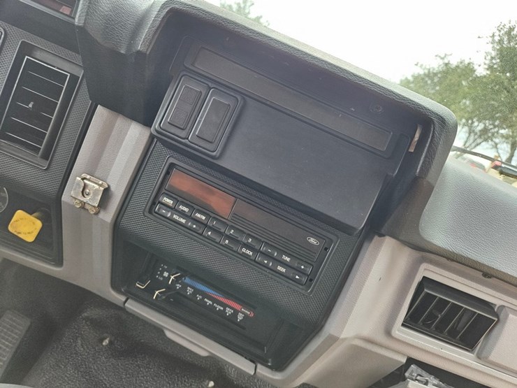 1997-ford-800-image-43