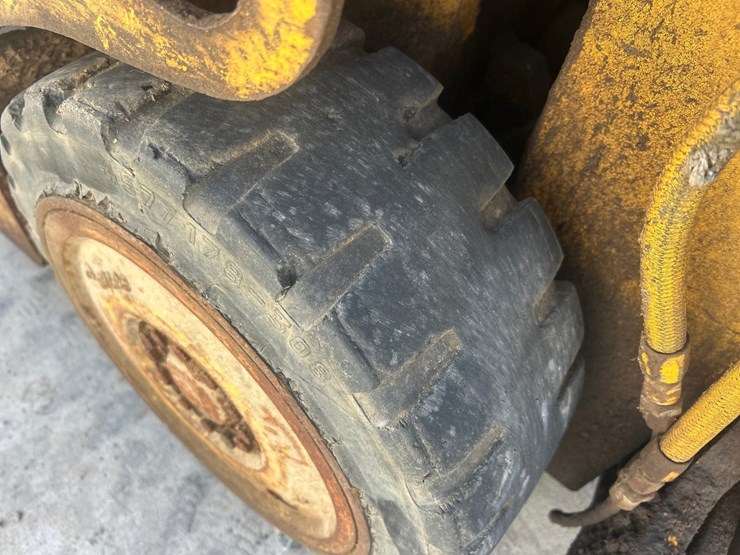 caterpillar-422s-image-37