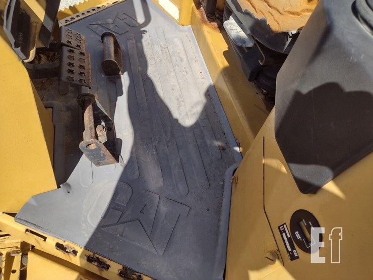 2003-caterpillar-d4g-xl-image-14