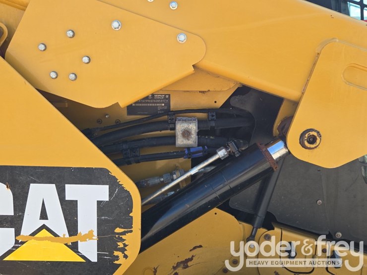 2019-caterpillar-299d2-image-31