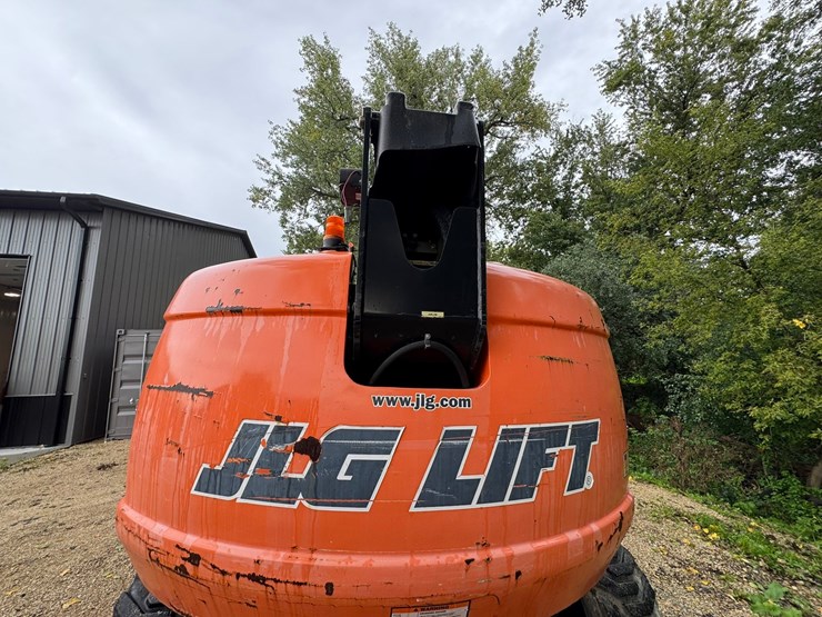 2011-jlg-600s-image-27