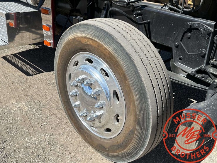 1993-peterbilt-379-image-24