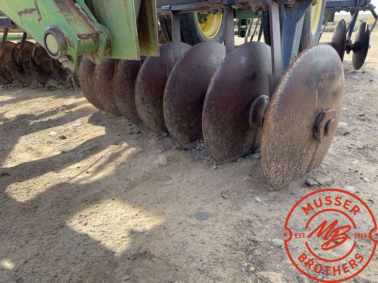 john-deere-235-image-14
