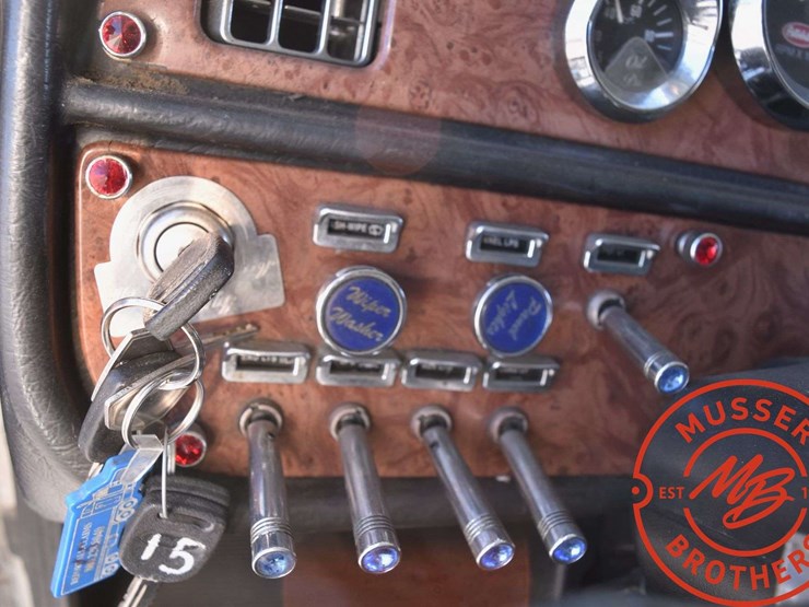 2005-peterbilt-379-image-54