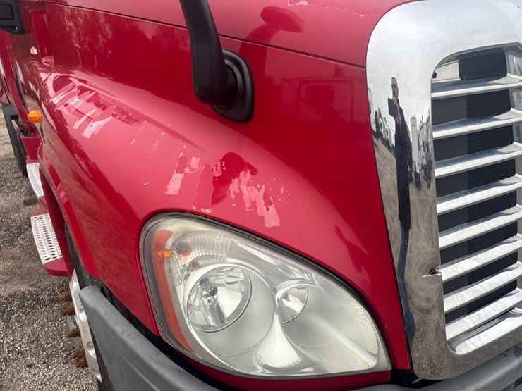 2013-freightliner-cascadia-125-image-20