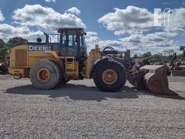 2019-deere-744kii-image-3