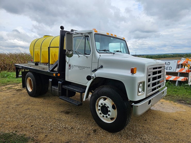 #2079-•-1988-international-water-truck-image-7