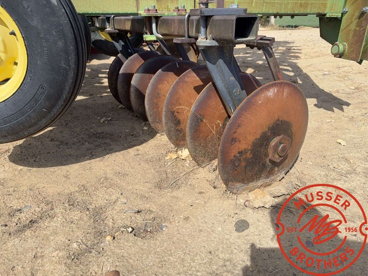 john-deere-235-image-13