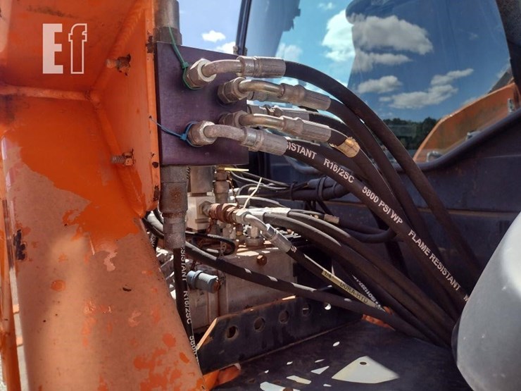 new-holland-ts115a-image-43