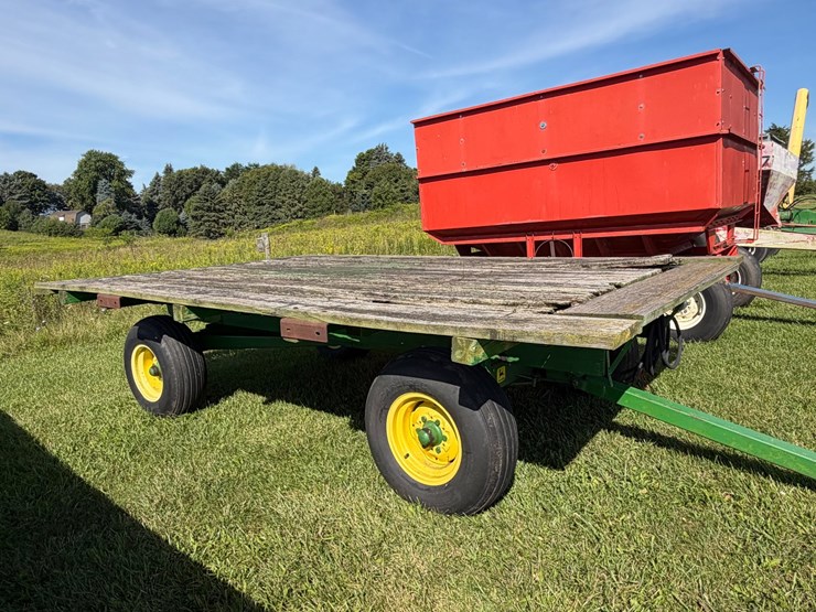#2456-•-john-deere-1065a-running-gear-hydraulic-dump-flat-rack-image-3