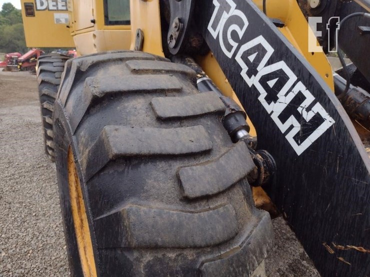 1998-deere-tc44h-image-35
