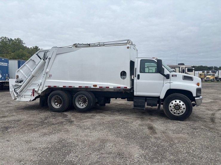 2009-gmc-7500-image-5