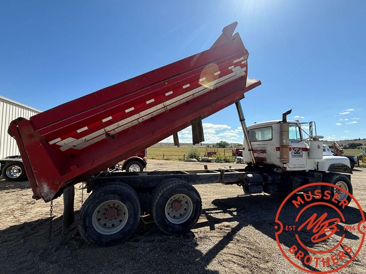 1979-mack-valueliner-image-5