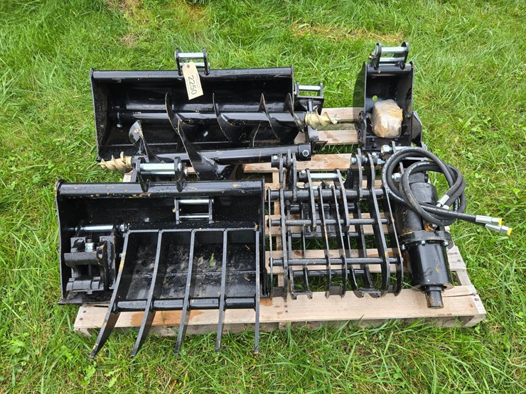 #2250-•-(edmore)mini-excavator-attachment-set-(one-damaged-auger)-see-pictures-image-10
