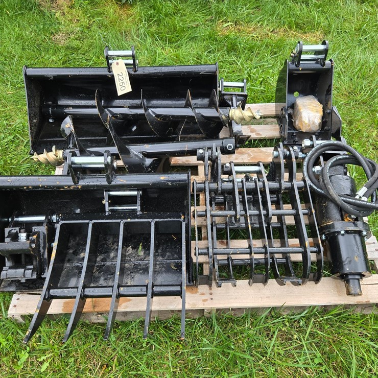#2250 • (Edmore)mini excavator attachment set (one damaged auger) see pictures