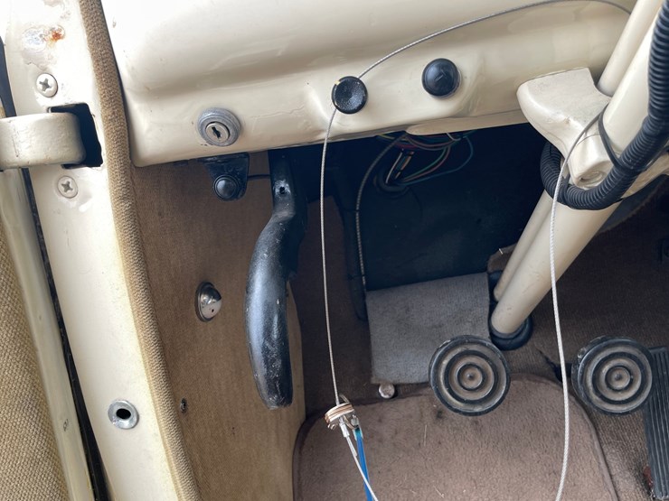 #9353-•-1946-ford-deluxe-sedan-(has-mn-title)-(princeton,-mn)-image-22