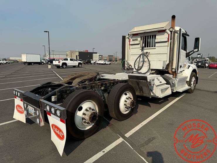 2015-peterbilt-579-image-7