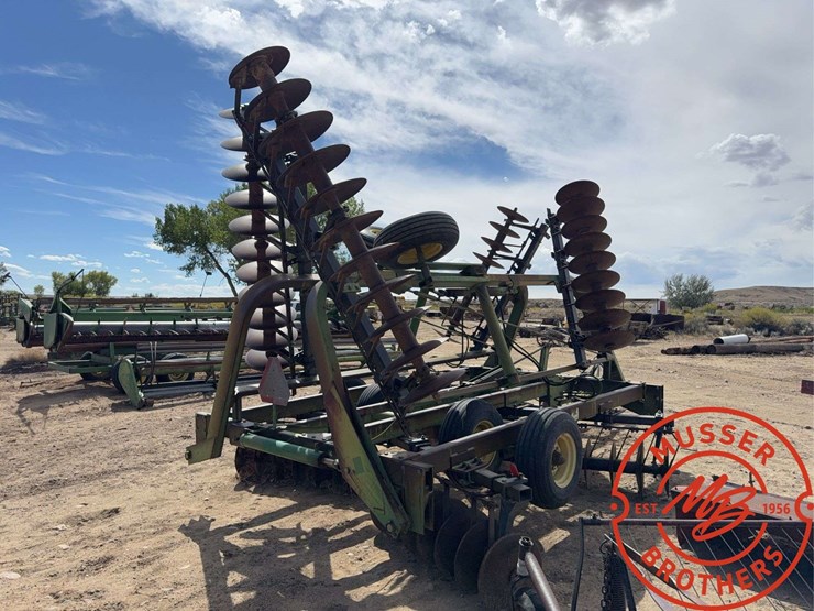 john-deere-235-image-5