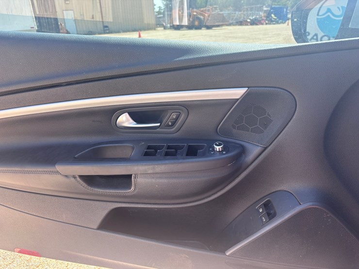 #46090-•-2013-volkswagon-eos-2.0-tsi-image-13