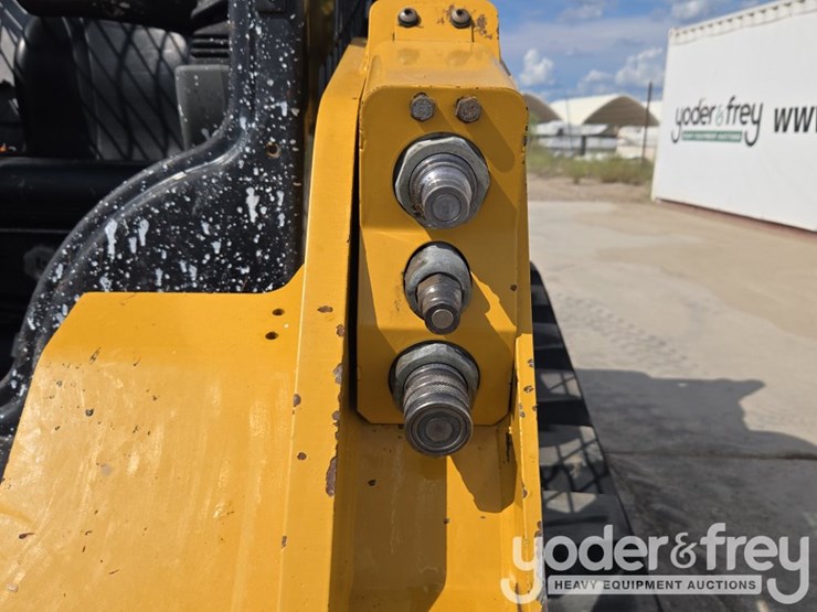 2023-caterpillar-259d3-image-26