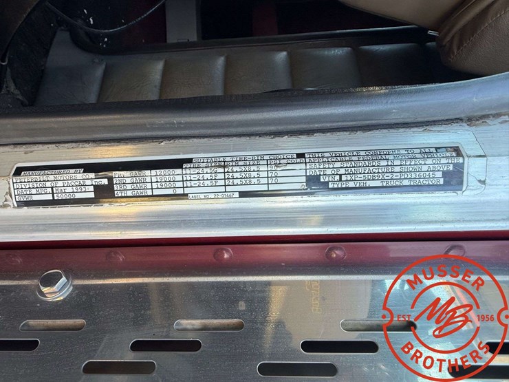 1993-peterbilt-379-image-38