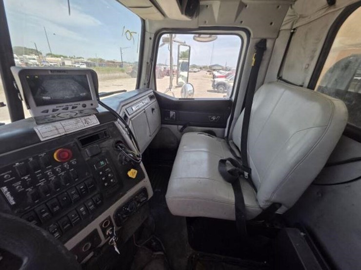 2019-western-star-4700sb-image-9