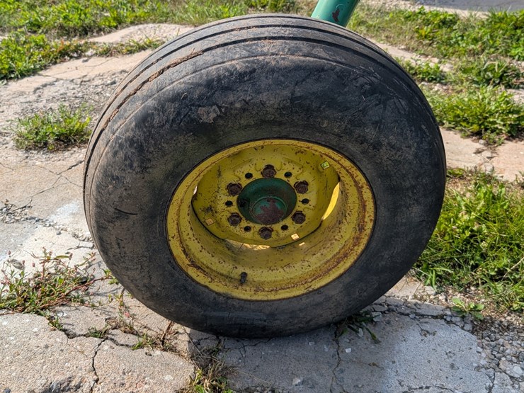 john-deere-2810-image-12