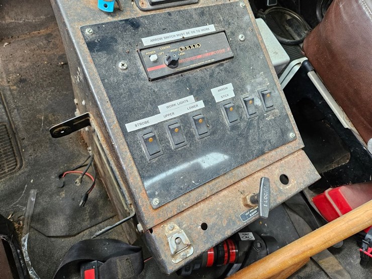 #2079-•-1988-international-water-truck-image-42