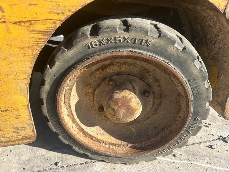 caterpillar-422s-image-40