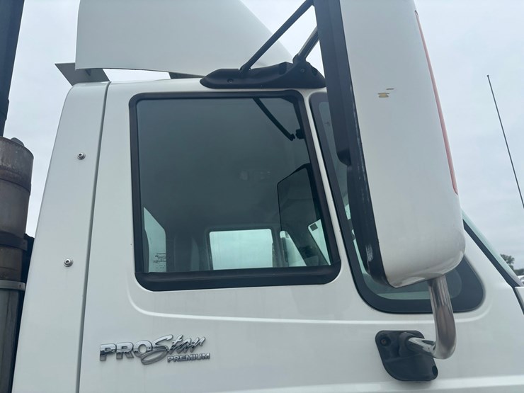 2010-international-prostar-image-22