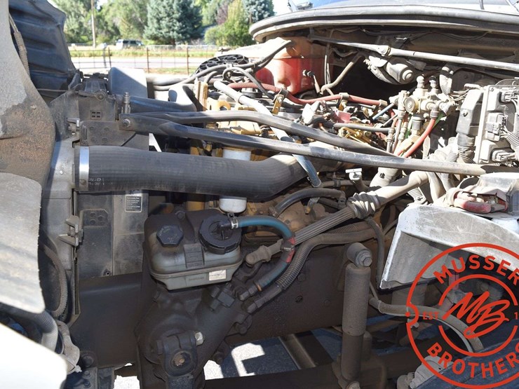 2007-freightliner-m2-106-image-16