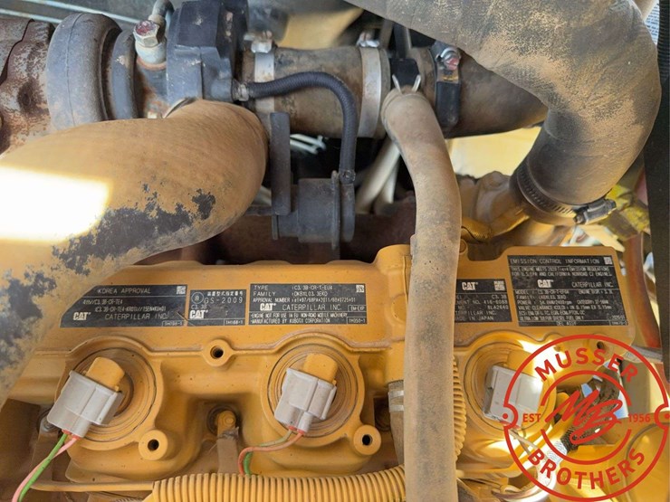 2016-caterpillar-906m-image-32