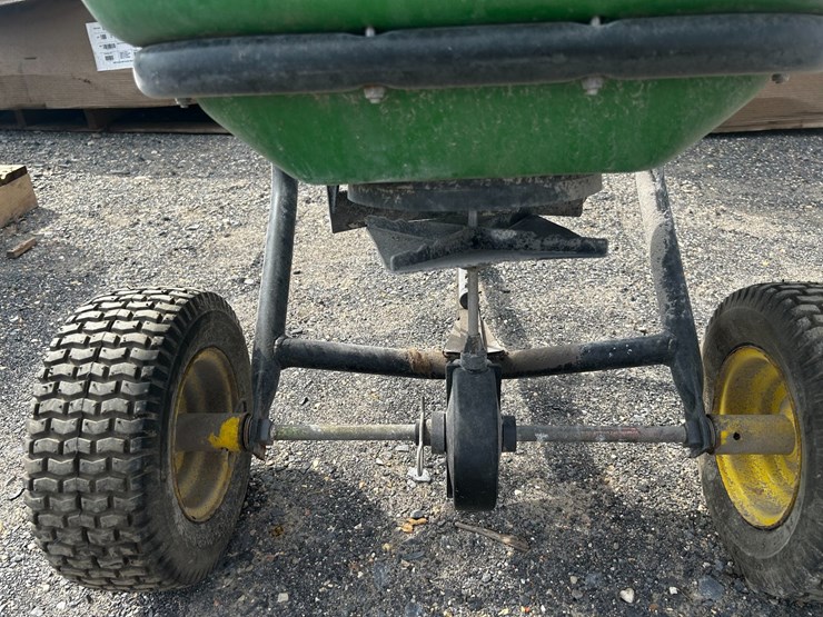 #86936-•-john-deere-seed-spreader-image-4