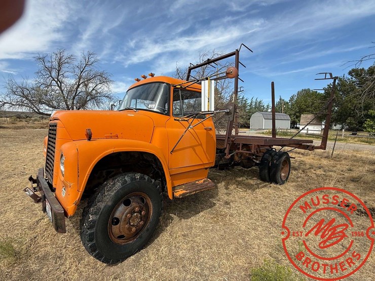 1966-international-loadstar-image-1