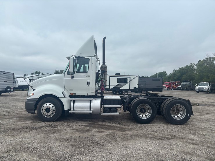 2010-international-prostar-image-2