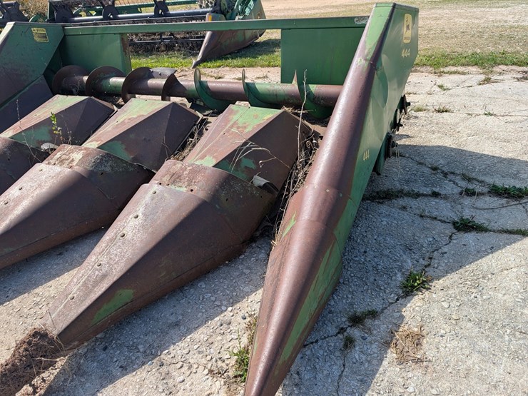 john-deere-444-image-15
