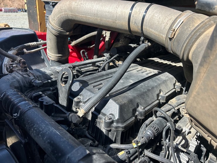 2020-international-hv613-image-46