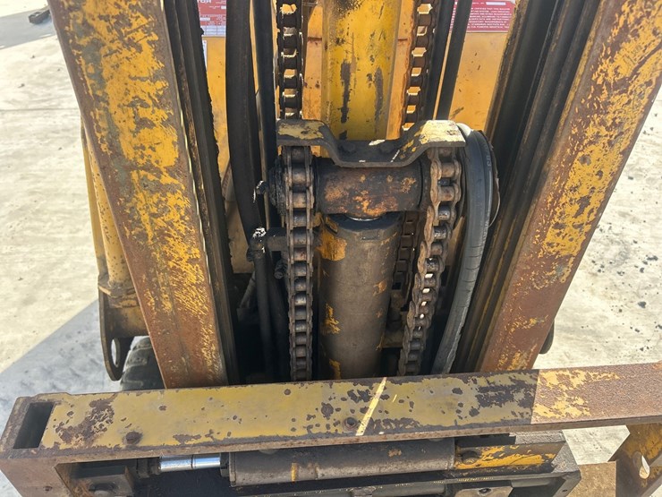 caterpillar-422s-image-14