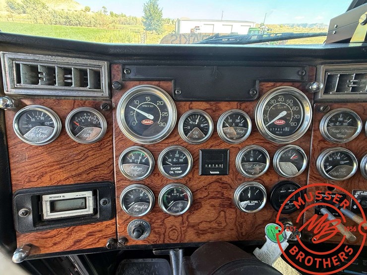 1993-peterbilt-379-image-33