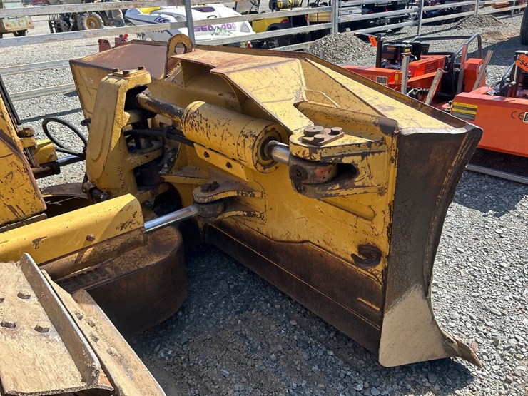 caterpillar-d6m-image-11