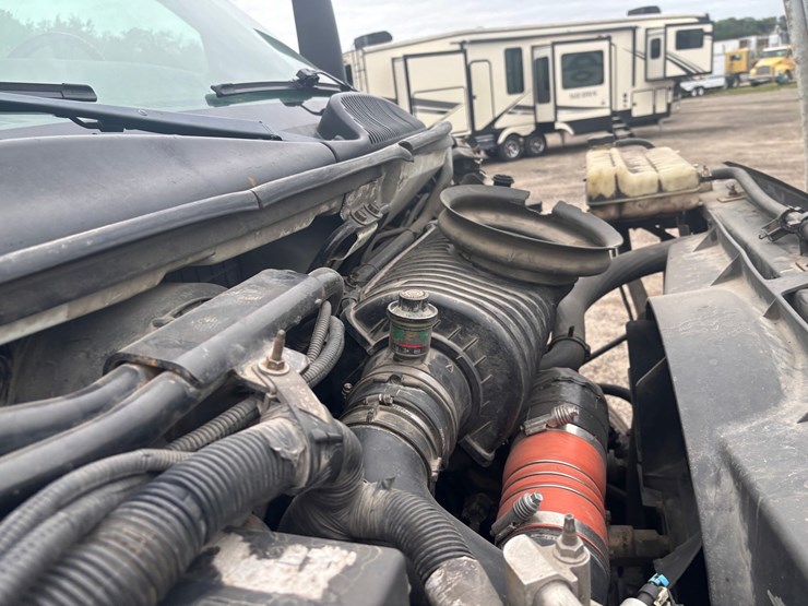 2009-gmc-7500-image-26