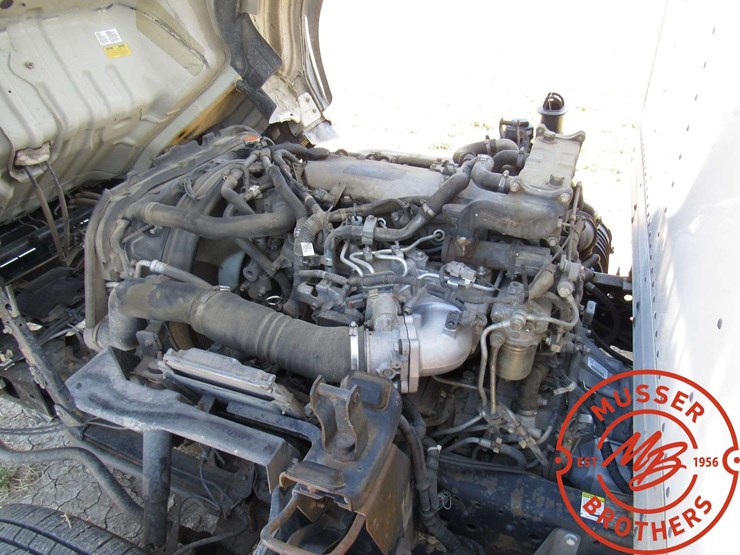 2014-isuzu-npr-image-22