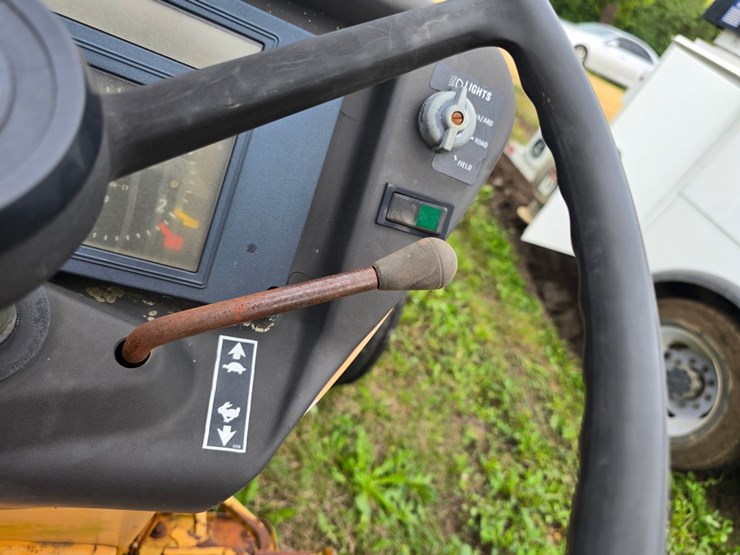 #2038-•-case-380b-tractor-image-23