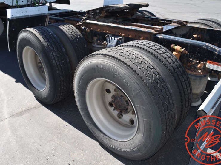 2006-freightliner-columbia-120-image-21