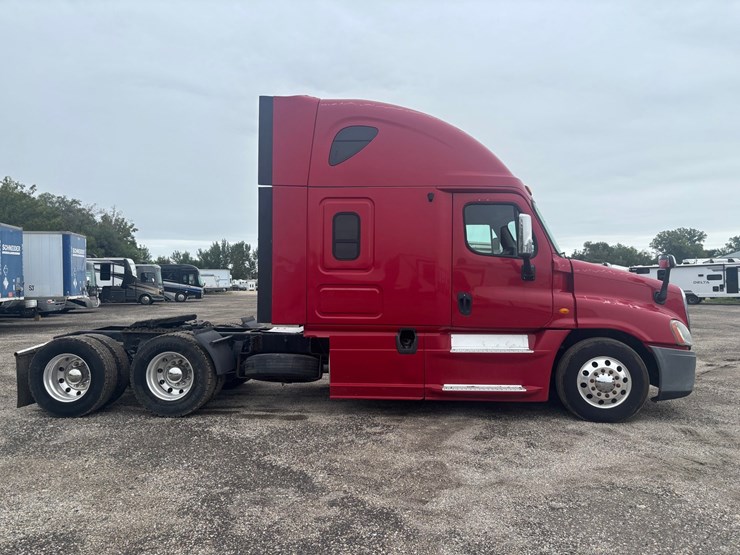 2013-freightliner-cascadia-125-image-5