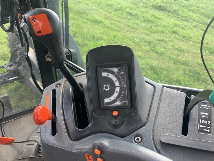 new-holland-ts125a-image-36